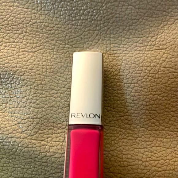 NWT Revlon Pink Glossy Liquid Lipstick.  #580 - Picture 2 of 3